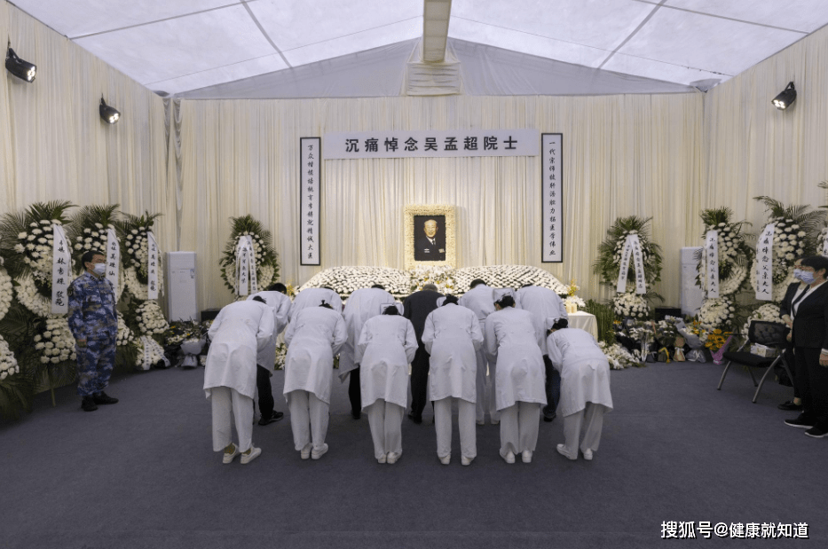 吴孟超灵堂放的是国际歌:一生救人无数,"中国外科肝胆之父"_病人