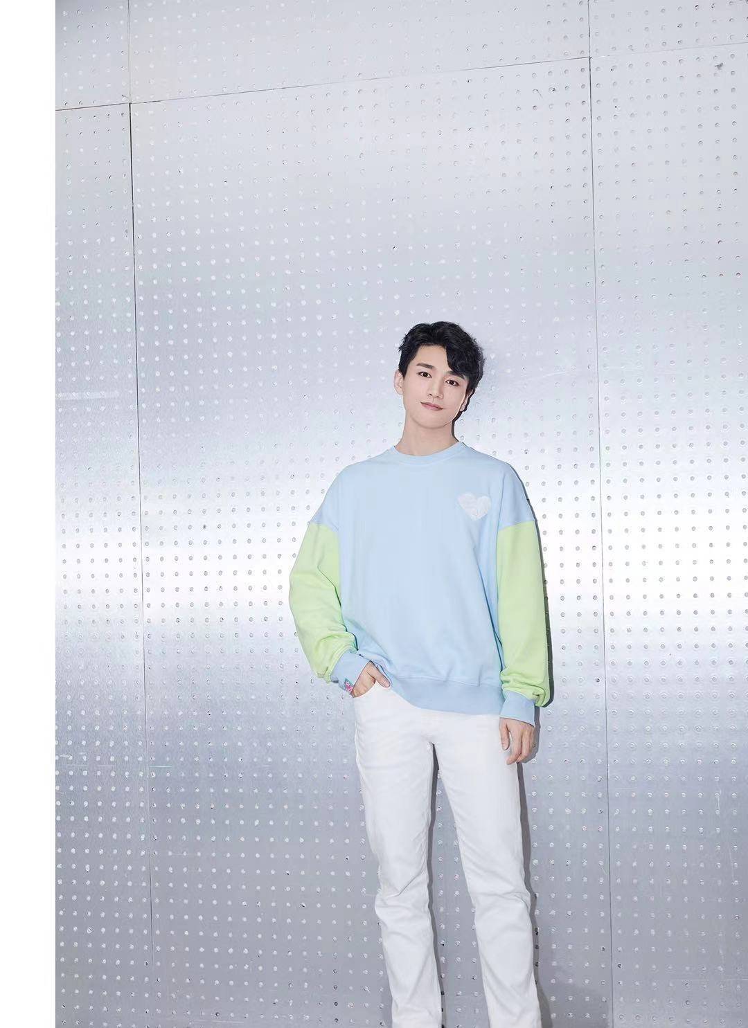 春天还是学易大千的穿搭吧颜值与实用度并存