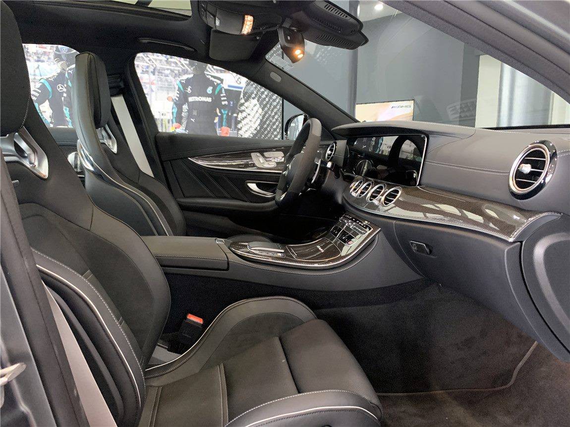 奔驰e63samg哑光灰黑内最新款