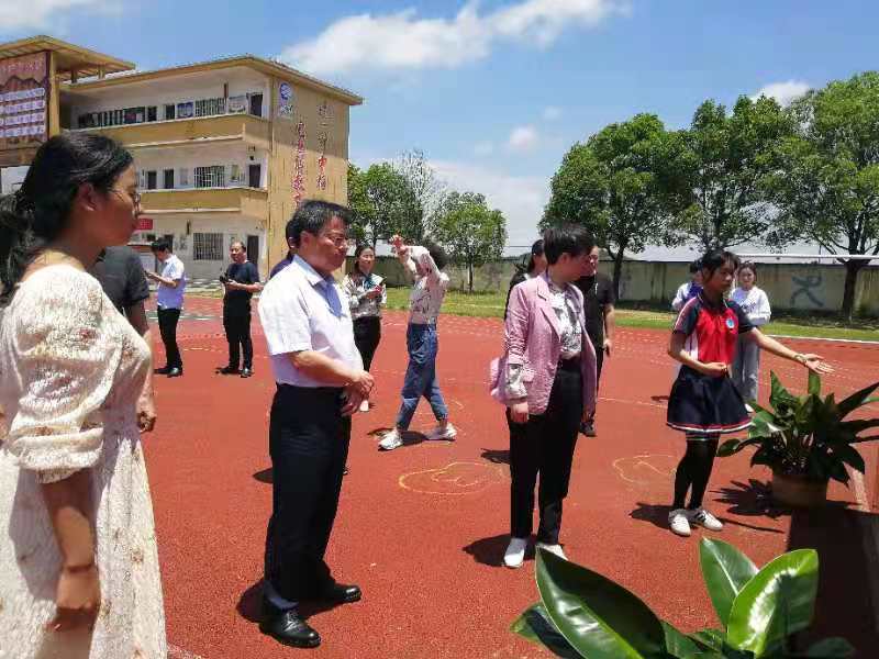 鹰潭市余江区人大来马荃镇中心小学开展视察调研活动