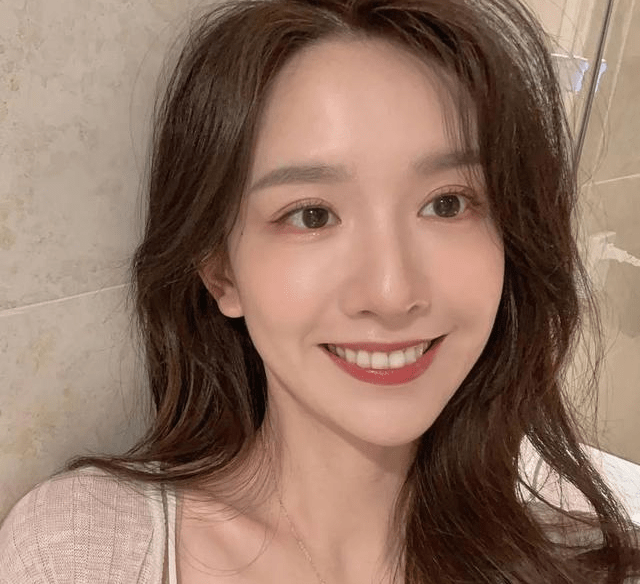 女星晁然还没看觉醒年代就端也是烂剧难看低情商行为被喷
