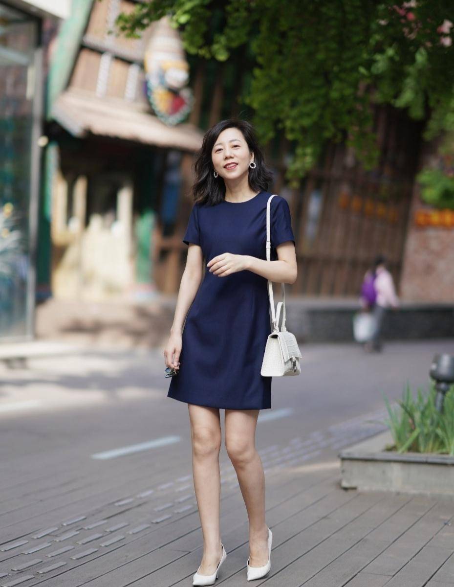 50多岁的阿姨这样穿容易被不想奋斗的小伙搭讪哦