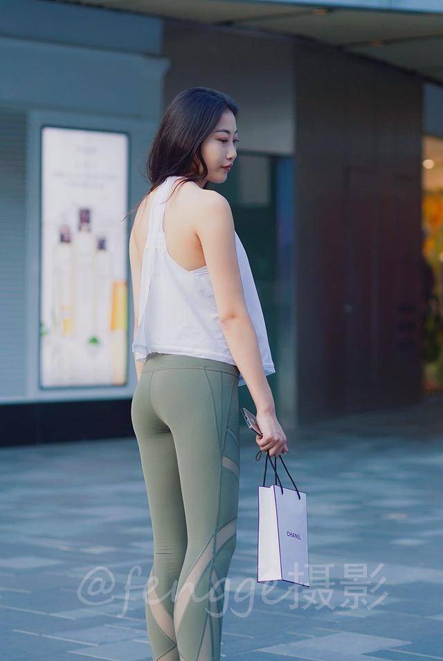 lululemon瑜伽服怎么搭配 41e8bf1f327c492b974a3c0015ce2d31.jpeg