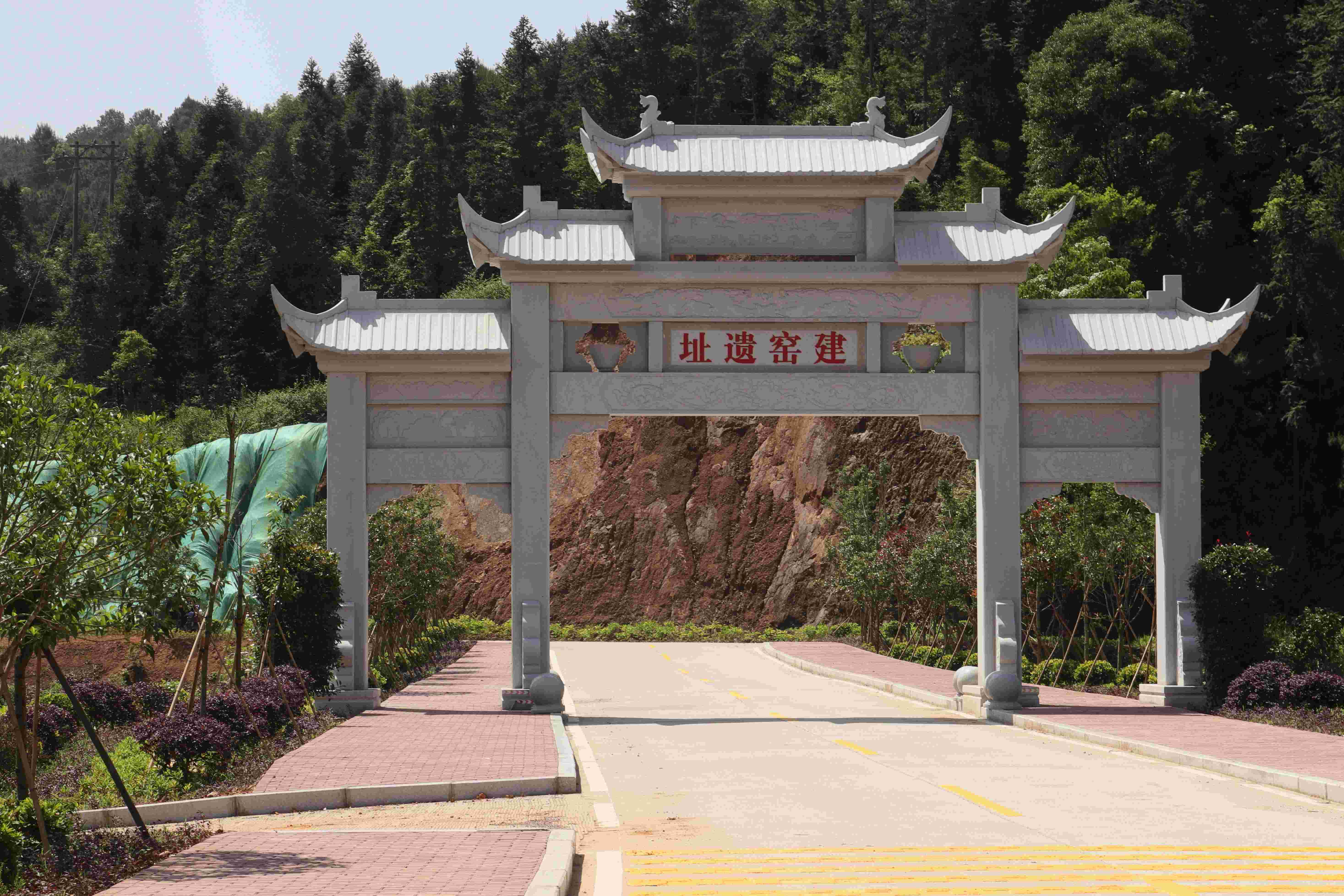 卓小淘创始人探访建窑遗址村亲身体验建盏烧制过程