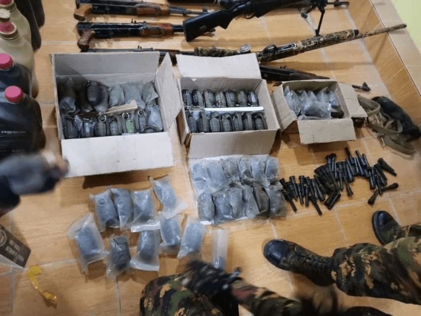 缅甸曼德勒查获一批军火,步枪,手雷和tnt都有_武器