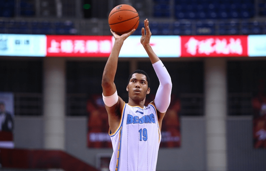 正式签约北京首钢希望之星丘天不走了下赛季能否证明自己