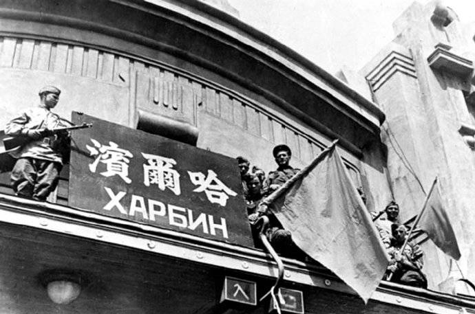 历史老照片:1945年8月苏联红军进入中国东北
