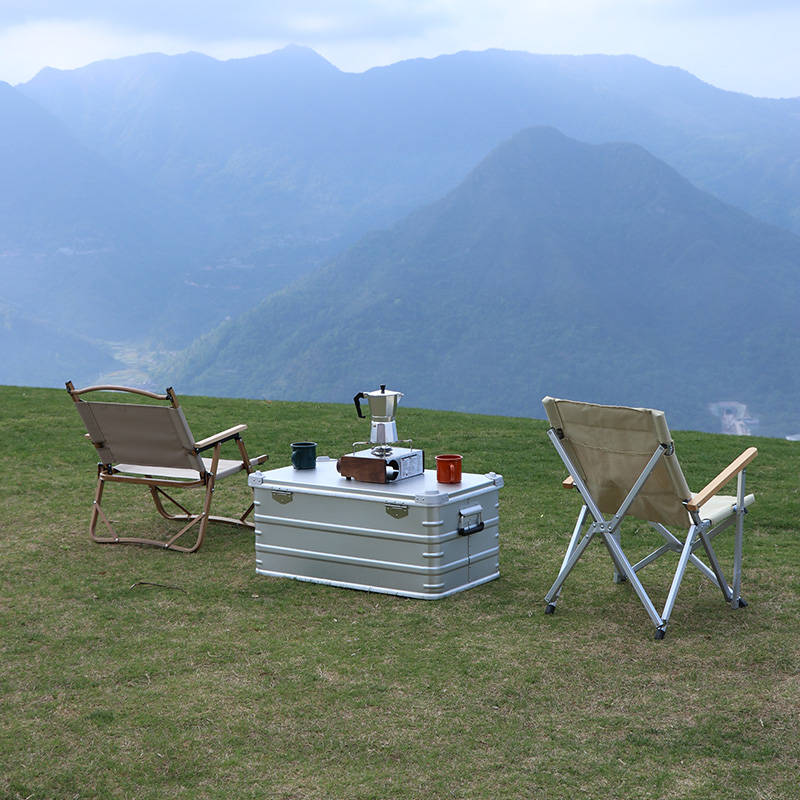 收纳装备露营食物,餐具,装饰道具之类的物品,在收纳方便总是让人头疼