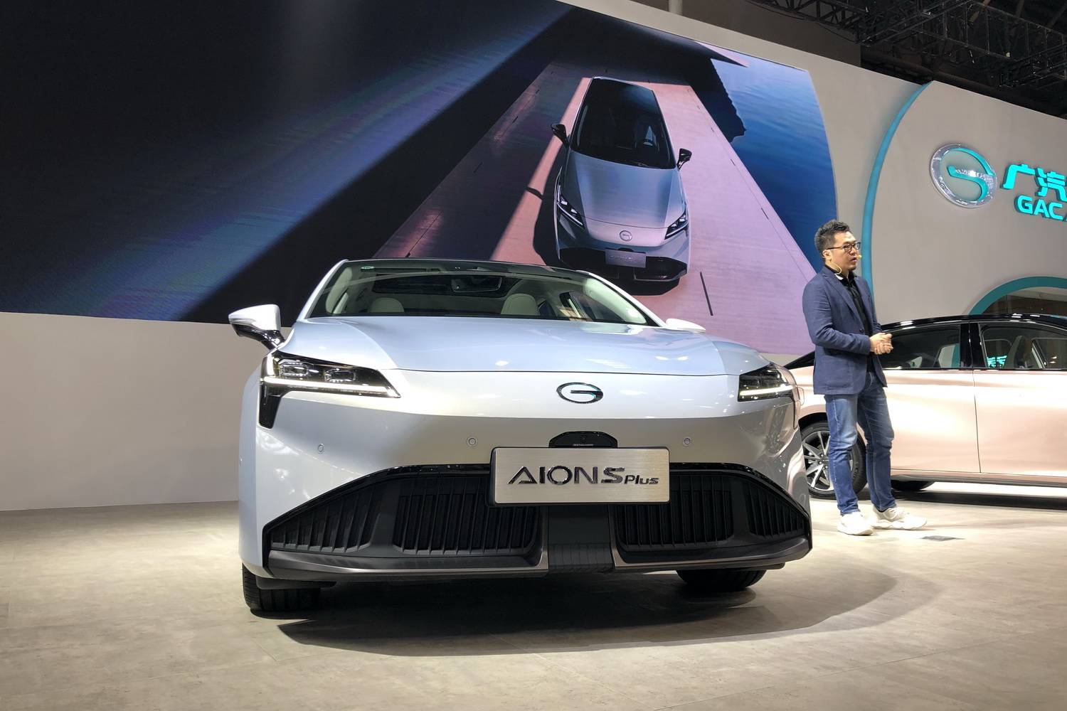 2021重庆车展:广汽aion s plus正式亮相