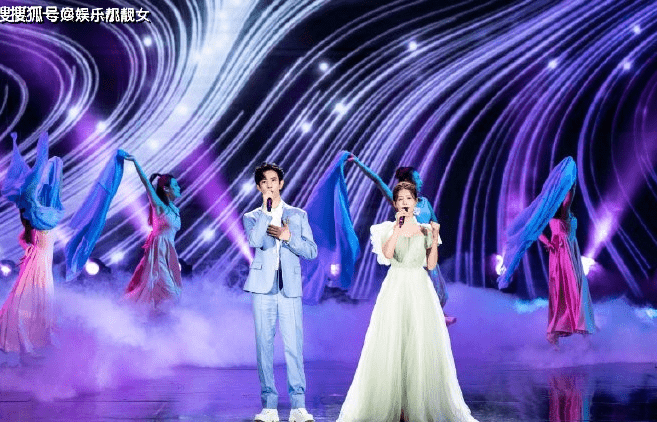原创央视端午比美李思思端庄韩雪明星情歌对唱成亮点