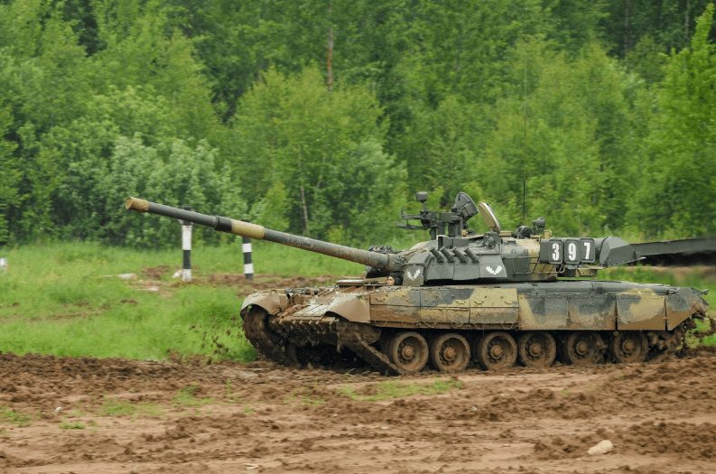 Танк,译文:飞行坦克),是20世纪70年代苏联研制的第三代主战坦克