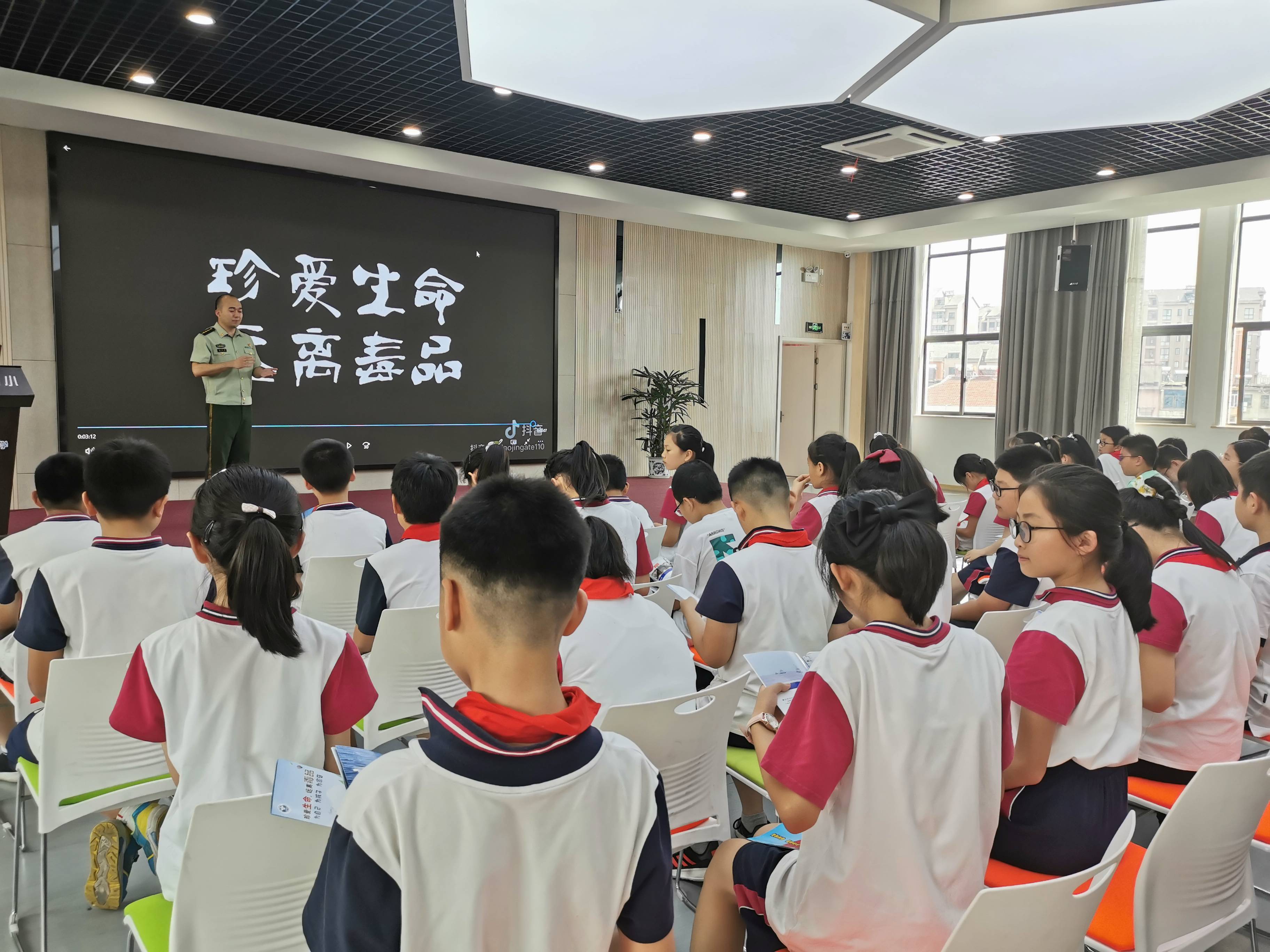 26国际禁毒日进校园宣传活动_毒品