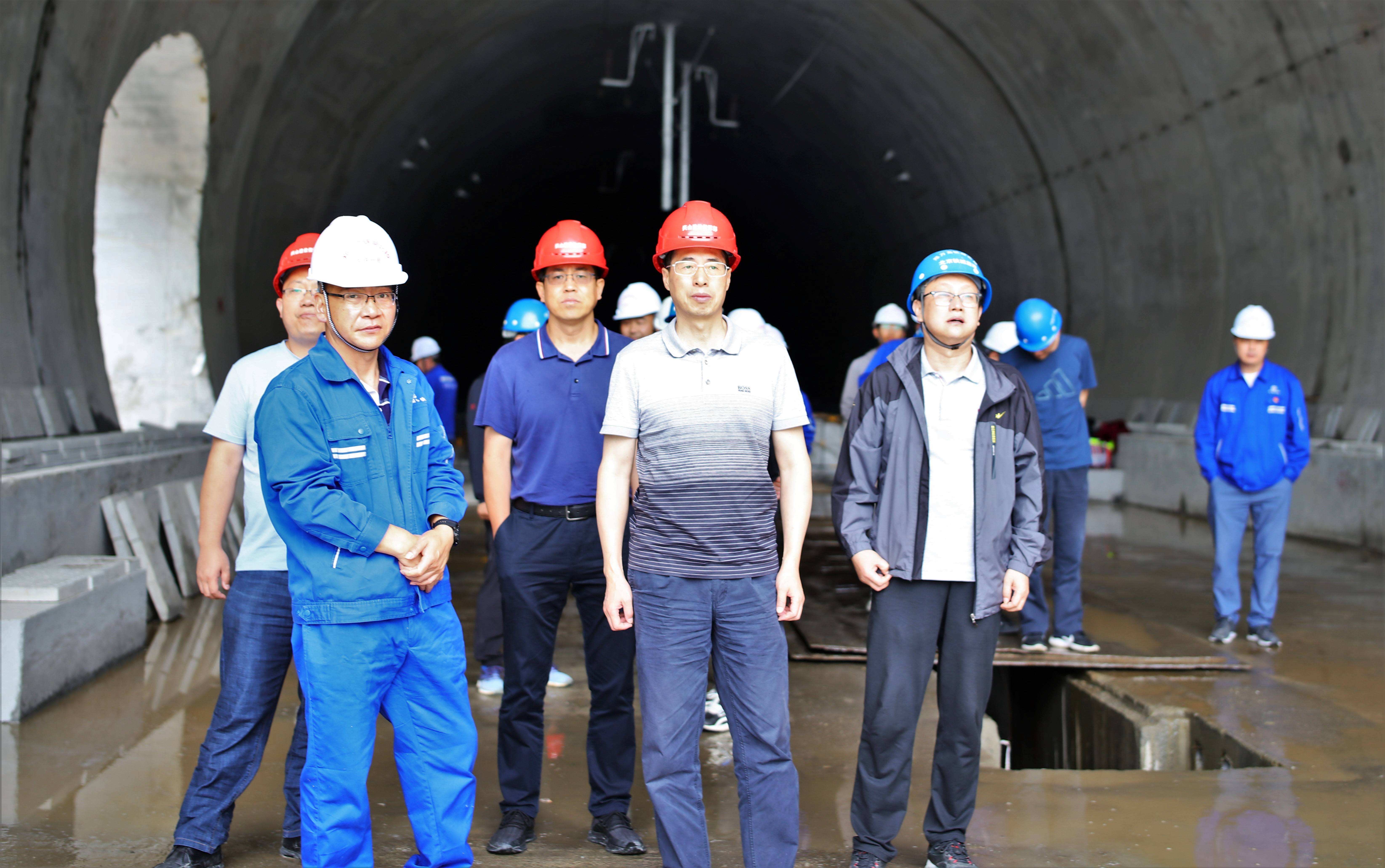 國鐵集團一行到中鐵一局五公司鄭萬項目部檢查安全生產