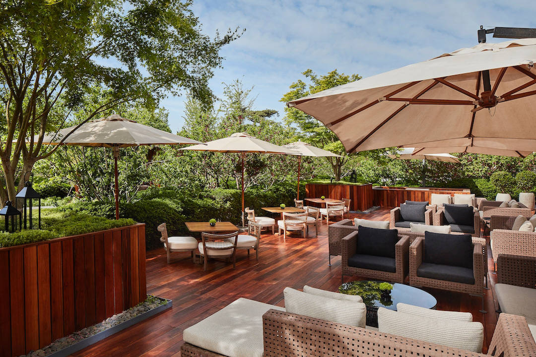 原创夏意盎然北京宝格丽酒店户外露台laterrazza新推夏日鸡尾酒