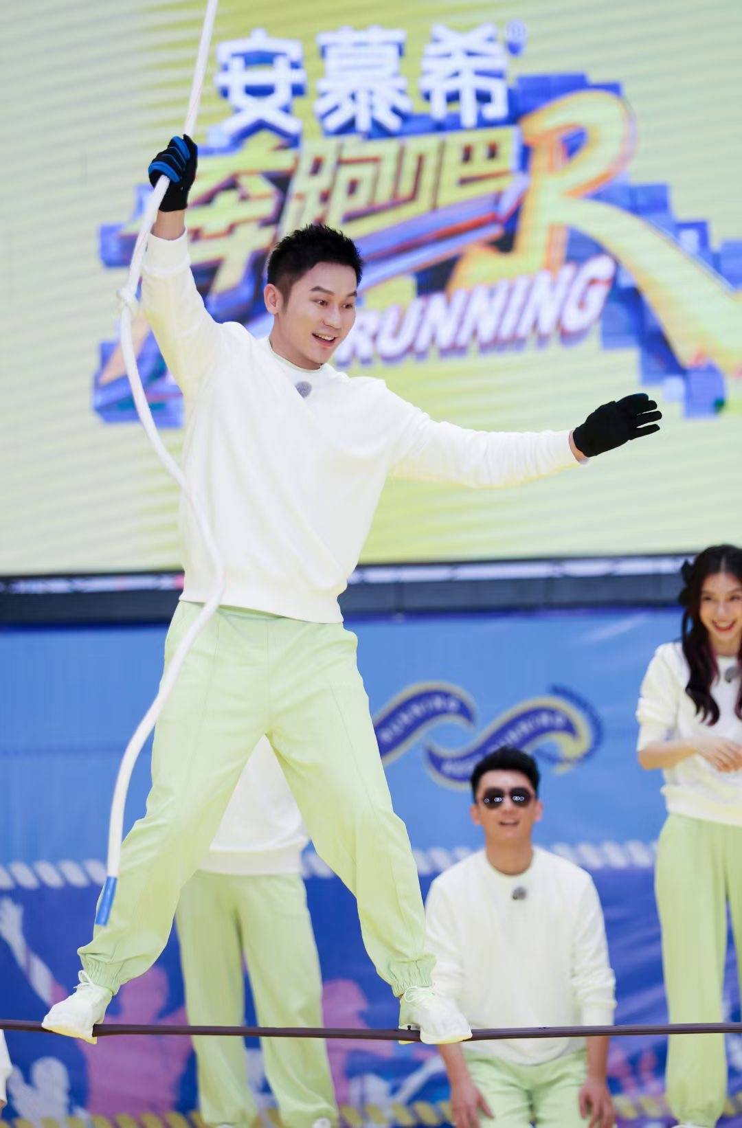 《奔跑吧9》探索口袋的秘密!"力量王者"李晨震惊全场