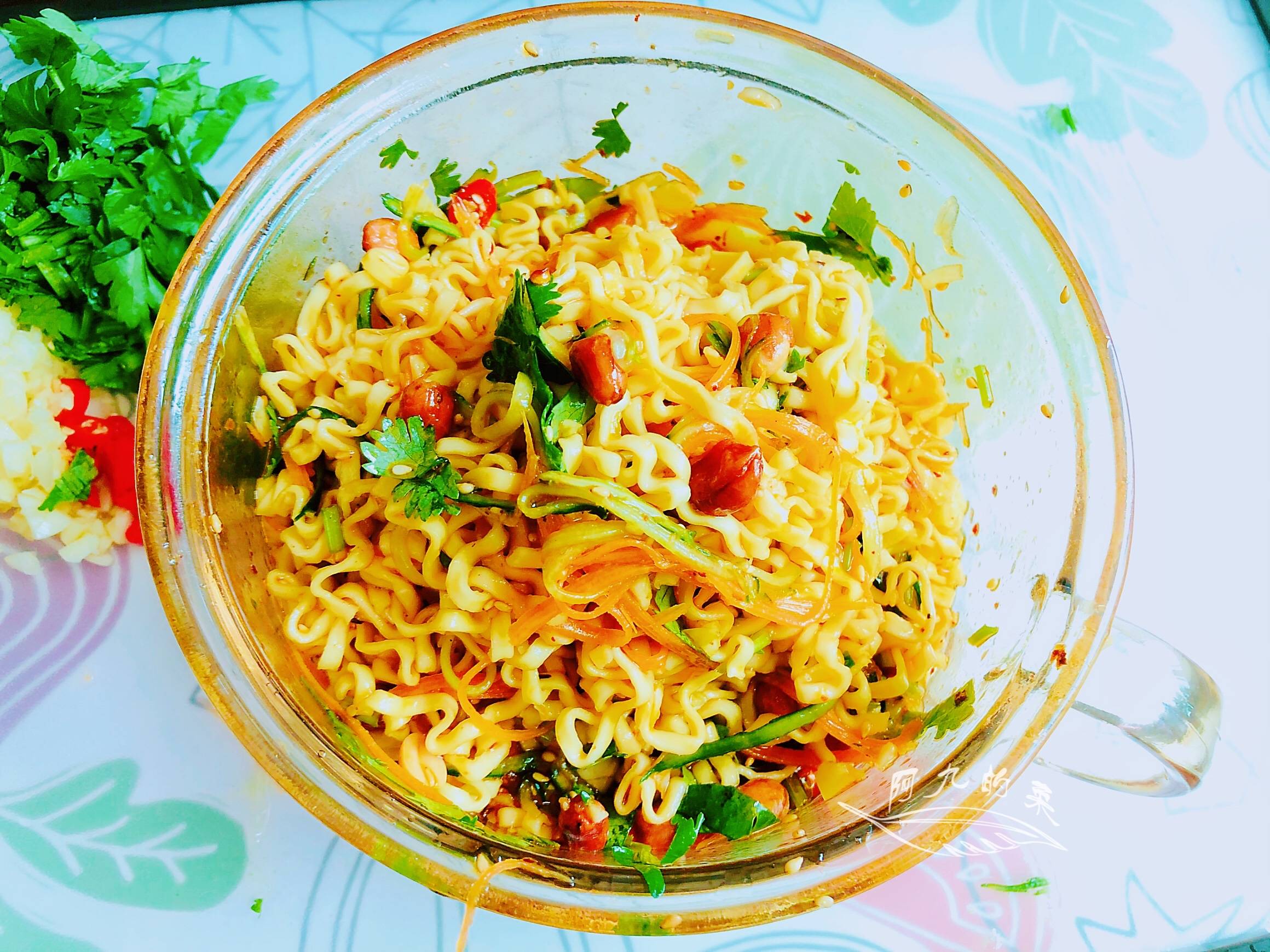 今日夏至记得吃这碗凉面清凉爽口简单有料好吃又应景