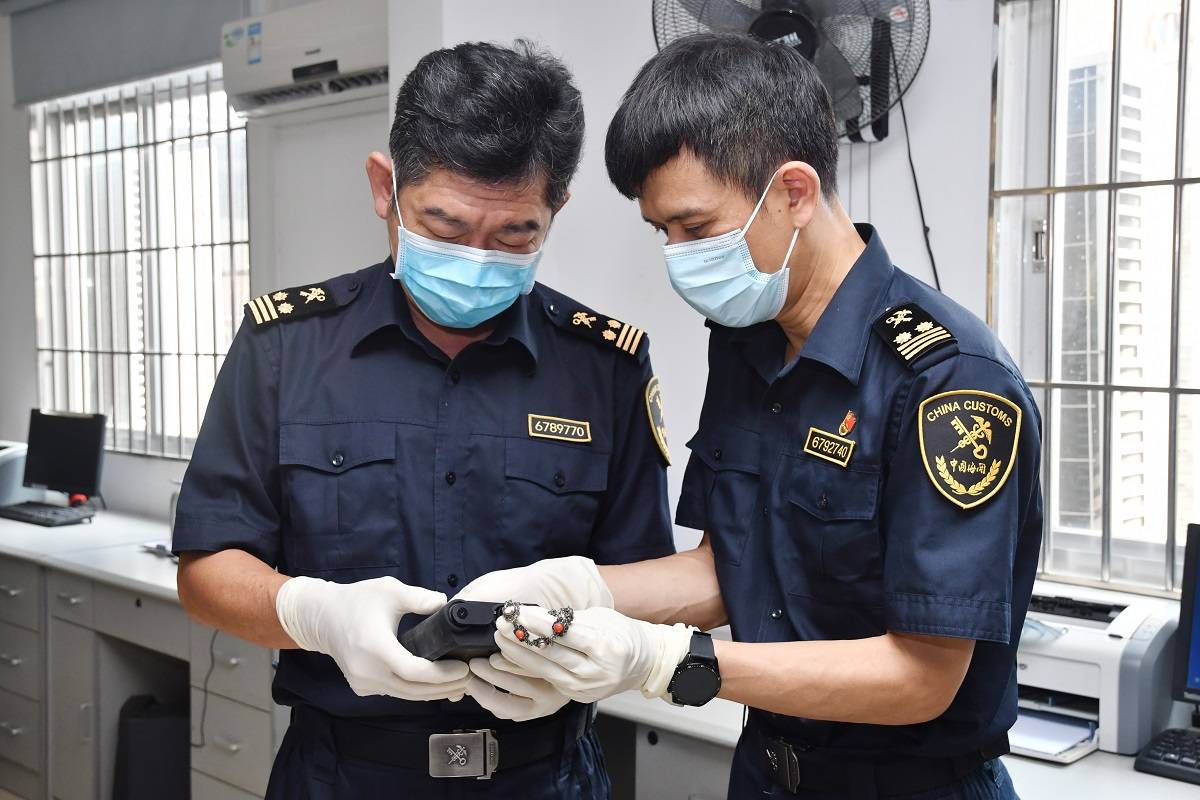 湛江机场海关在快件渠道查获红珊瑚制品