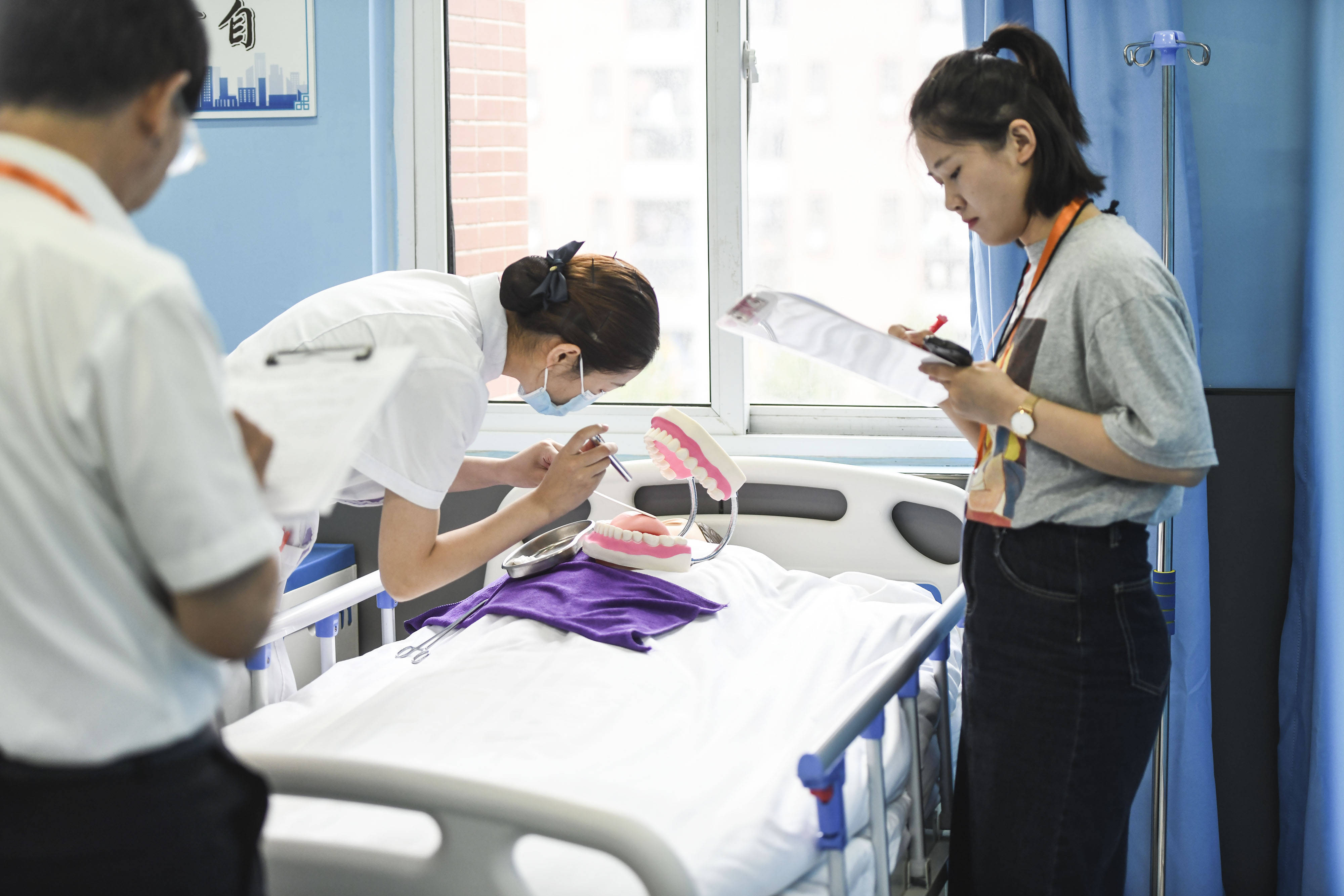 安徽合肥74名养老护理员同场竞技切磋交流提升护理能力