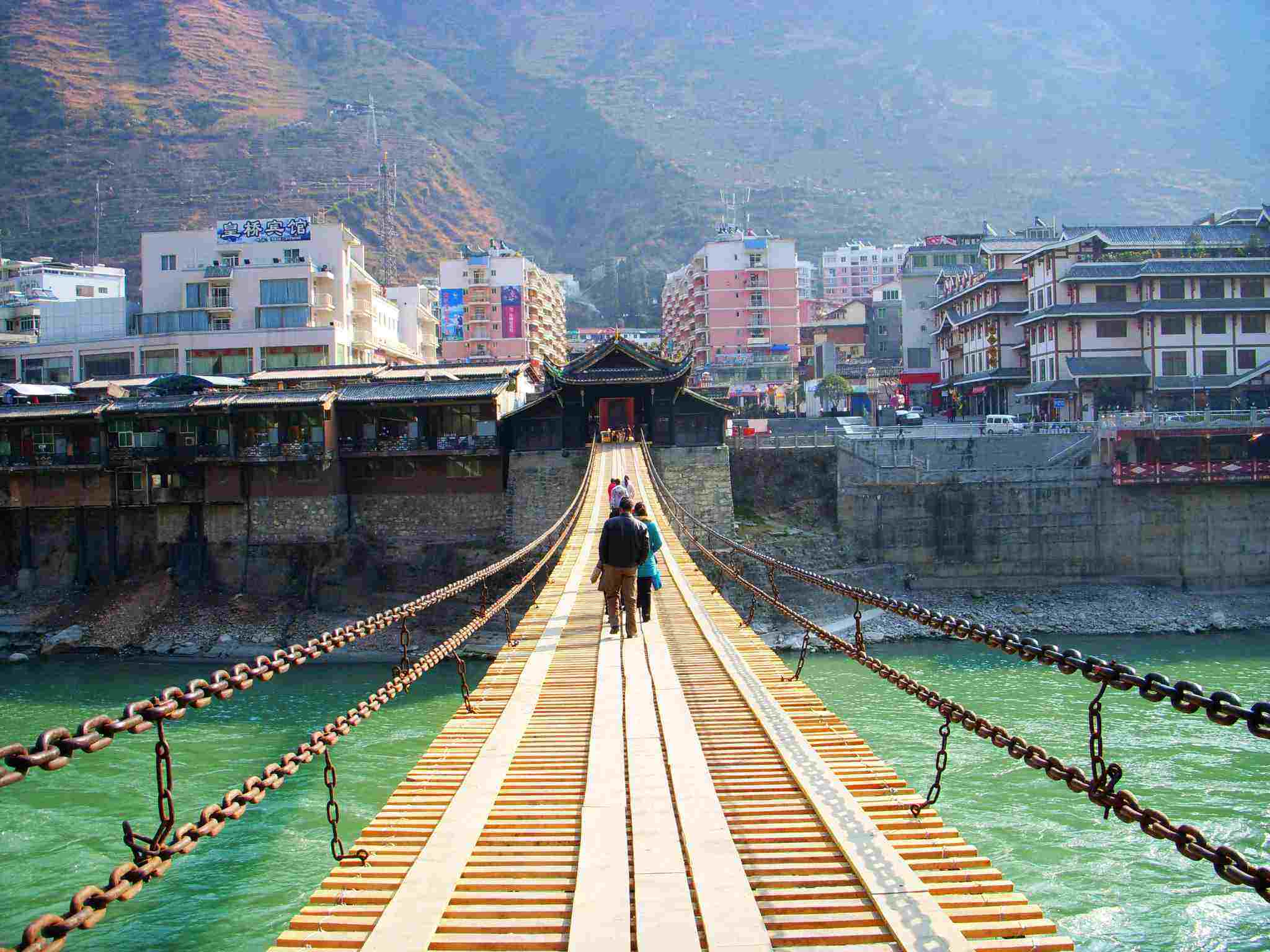 这条线路上,不仅可以聆听巧渡金沙江,彝海结盟,强渡大渡河,飞夺泸定桥