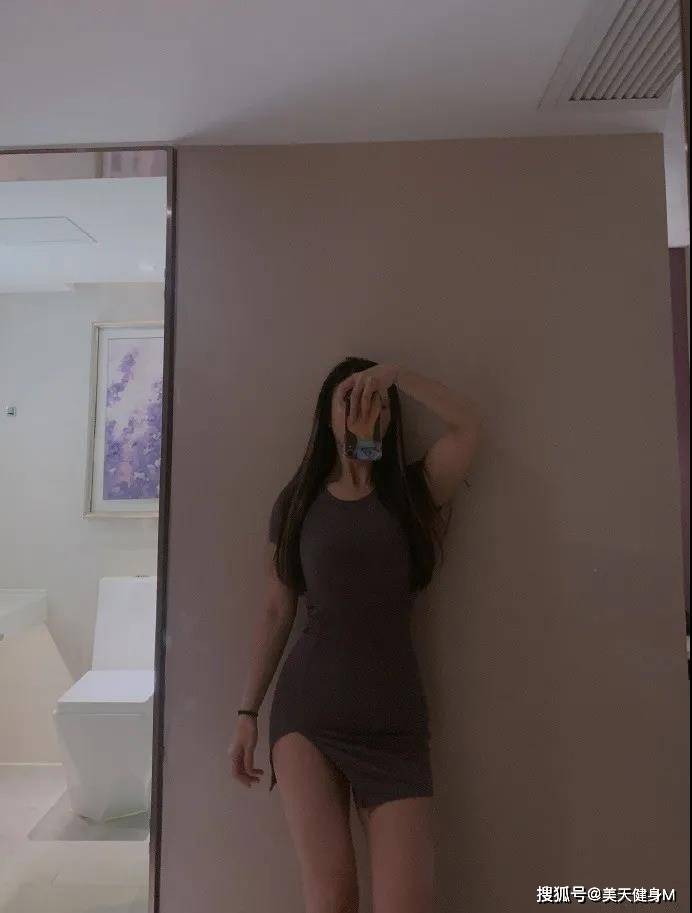 健身女教練秀身材，評論區畫風清奇，這身材美翻了 健身減肥達人 第2张