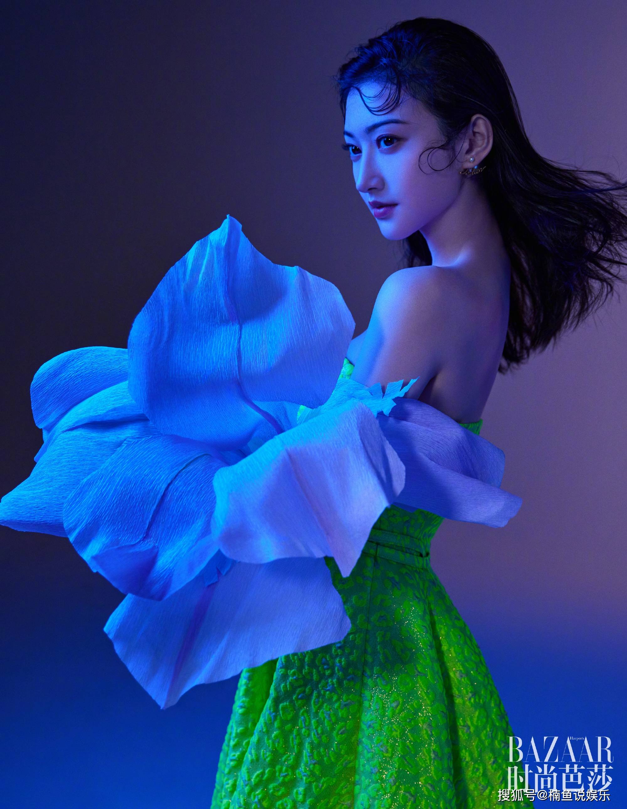 原创景甜不愧是人间富贵花湿发造型女人味十足窈窕身段太美了