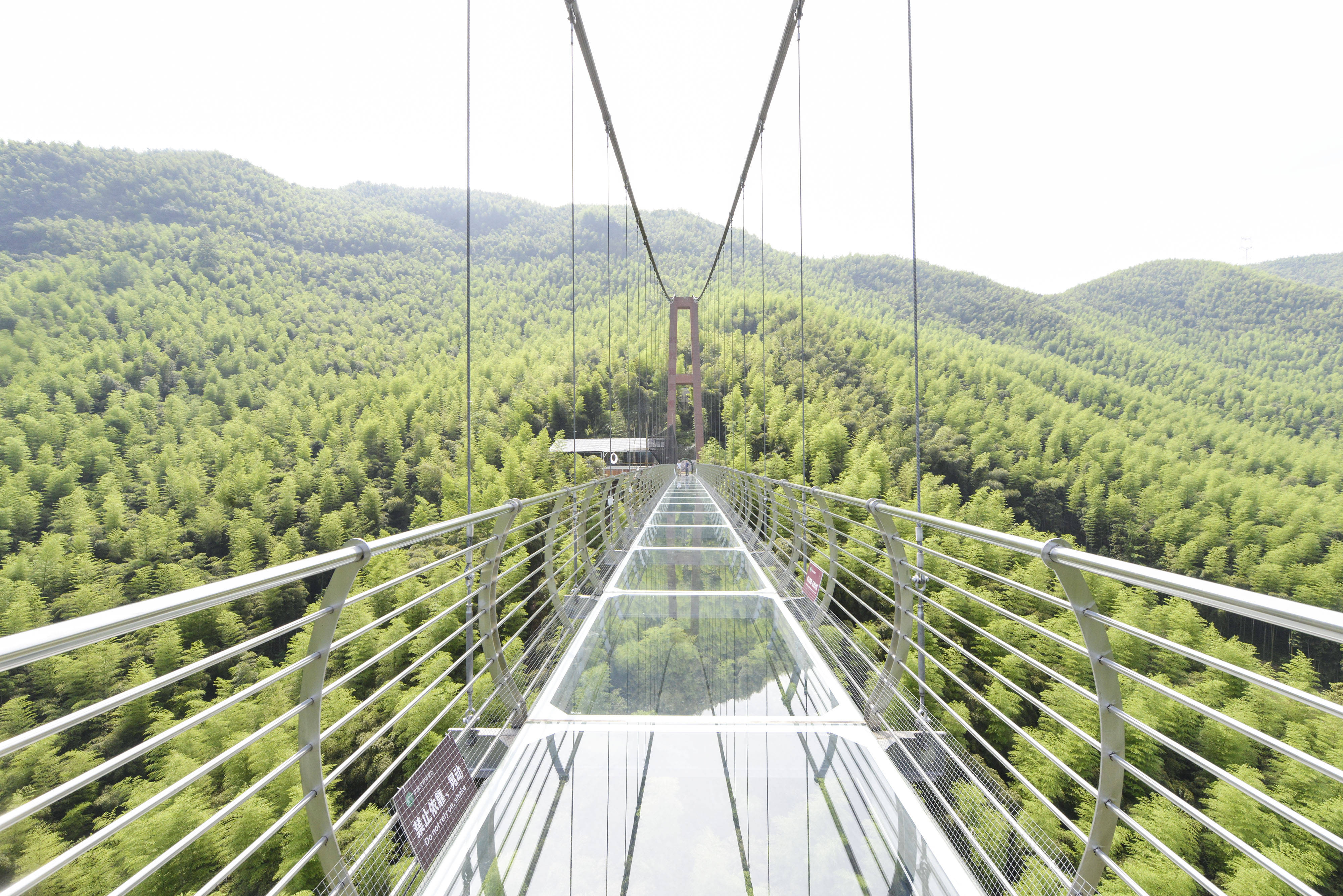 让人步步惊心的国内6个网红创意玻璃栈桥 |你敢挑战吗？_悬浮