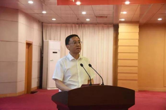 许昌市副市长李海峰,市政府秘书长白红超,市政府副秘书长冉高垒,市