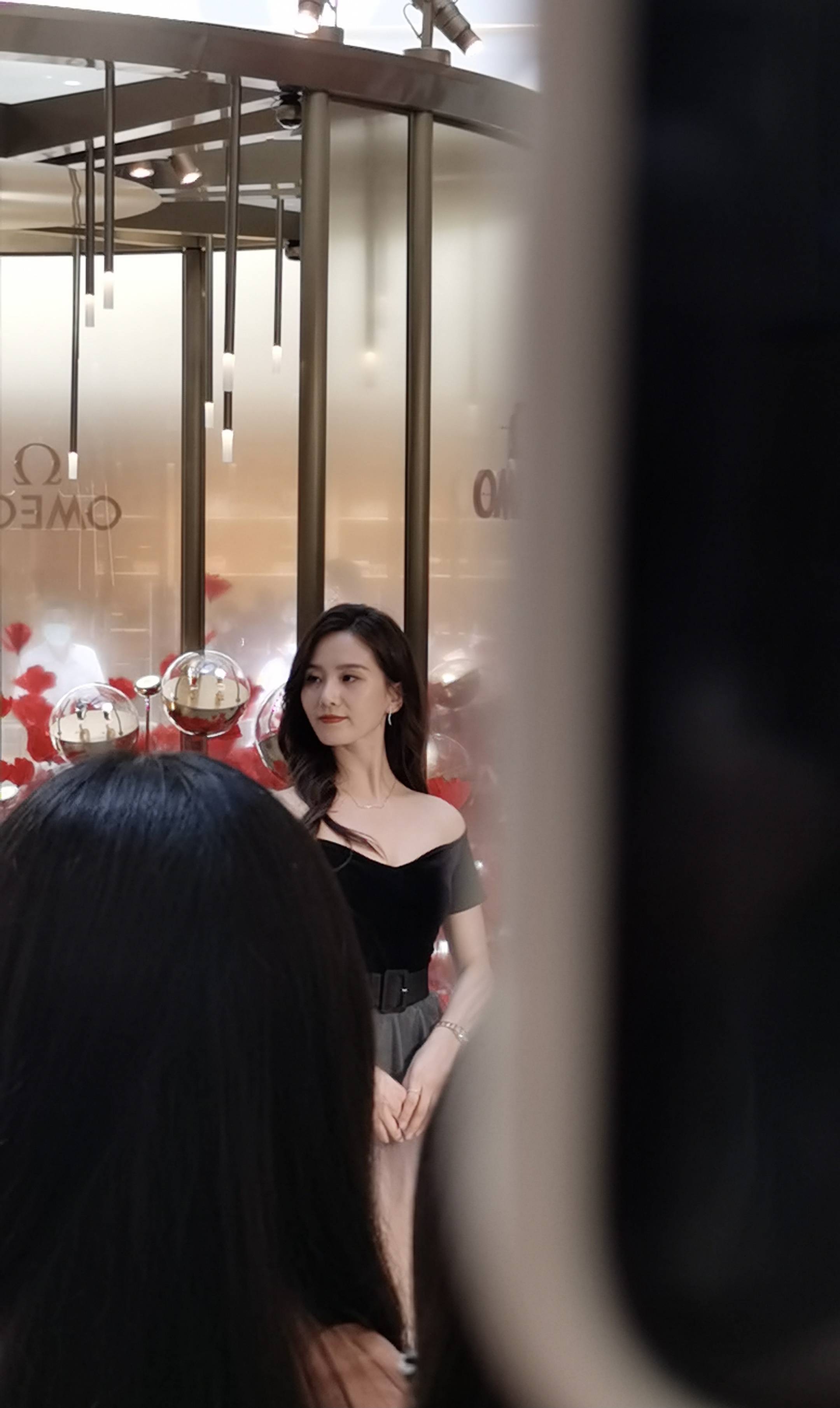 刘诗诗生图美似黑天鹅婚后活脱脱一个气质少妇美翻了