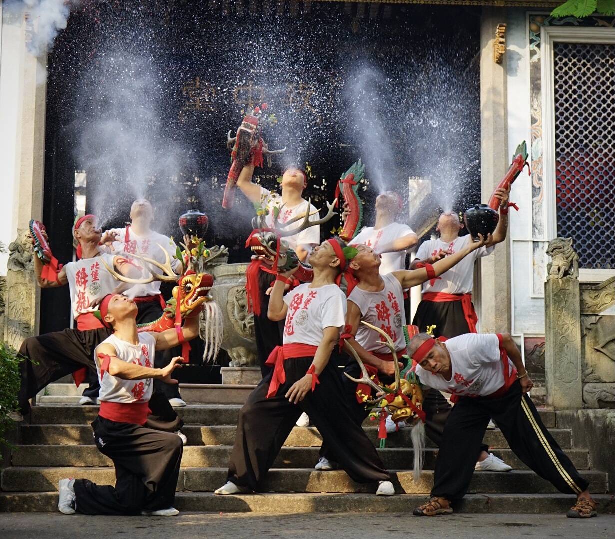 1 12 广东省中山市西区,长洲黄氏大宗祠于2009年列为国家级"非遗"醉