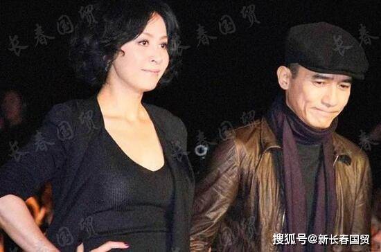 老婆|刘嘉玲梁朝伟10年前同台走秀画面曝光