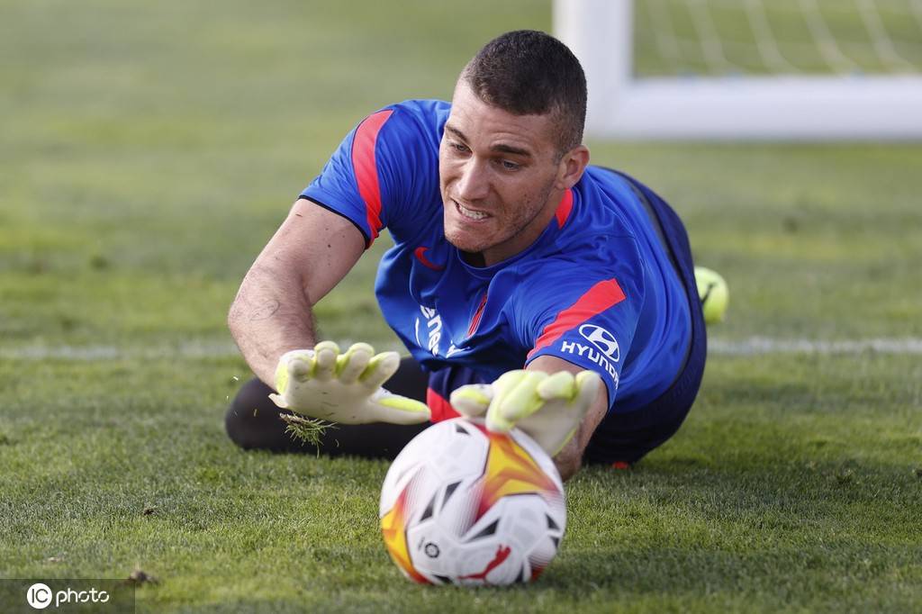 马德里竞技备战新赛季 新援马科斯-保罗认真训练