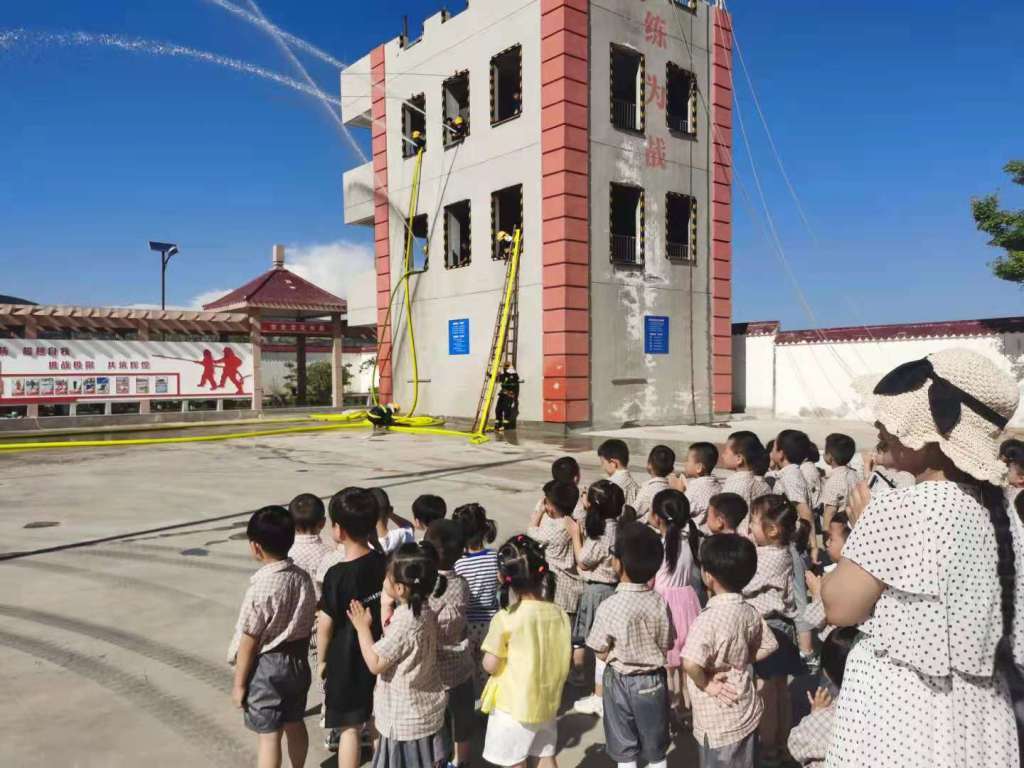 教育馆|麦积消防救援大队组织 幼儿园师生参观体验科普教育馆