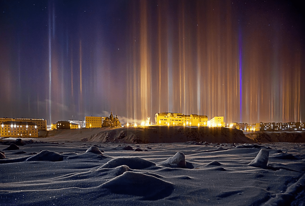楚科奇寒冷冬夜中的光柱现象楚科奇自治区的行政中心是阿纳德尔,这是