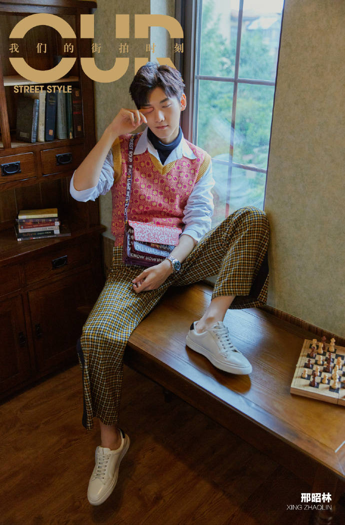 男士街拍虹销雨霁主题邢昭林的街拍look