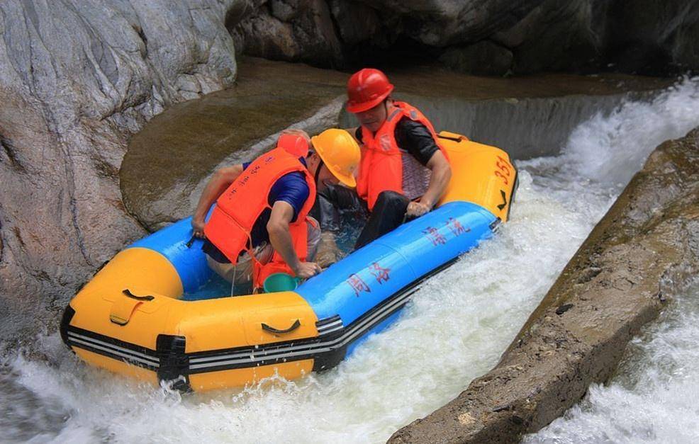 周洛大峡谷漂流