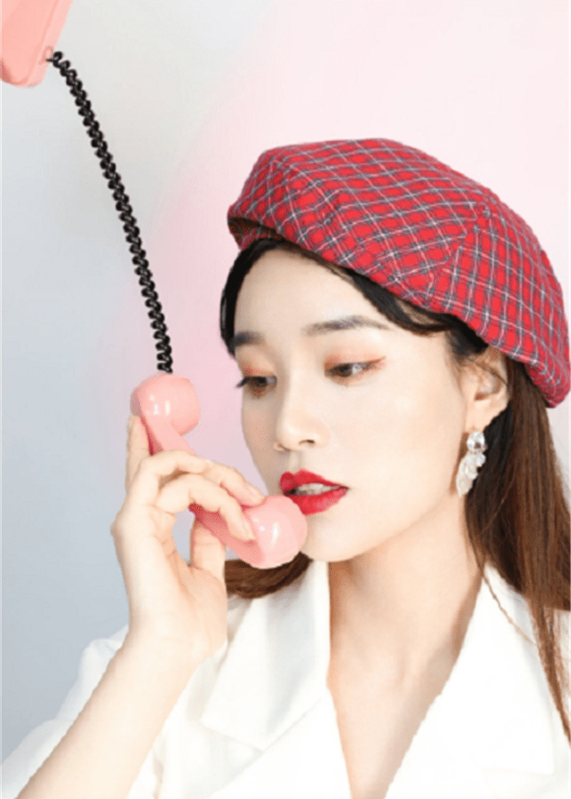 弧形|女生最显脸大的3款帽子,我劝你别戴