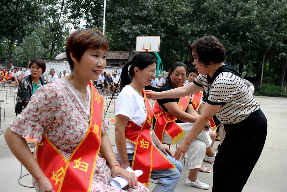 淮阳区委综合治理第二工作组在葛店乡李关村召开总结表彰暨大徐楼村