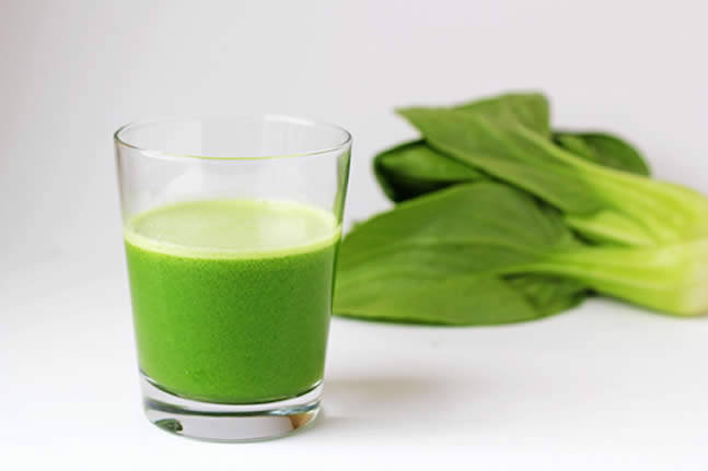 还有白菜汁.当胃酸反流时,可以先洗几片生白菜,然后用榨汁机