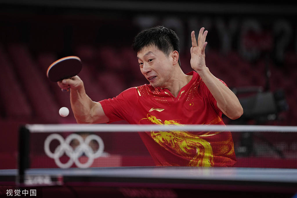 高清图马龙亮相顺利晋级男单16强握拳庆祝胜利