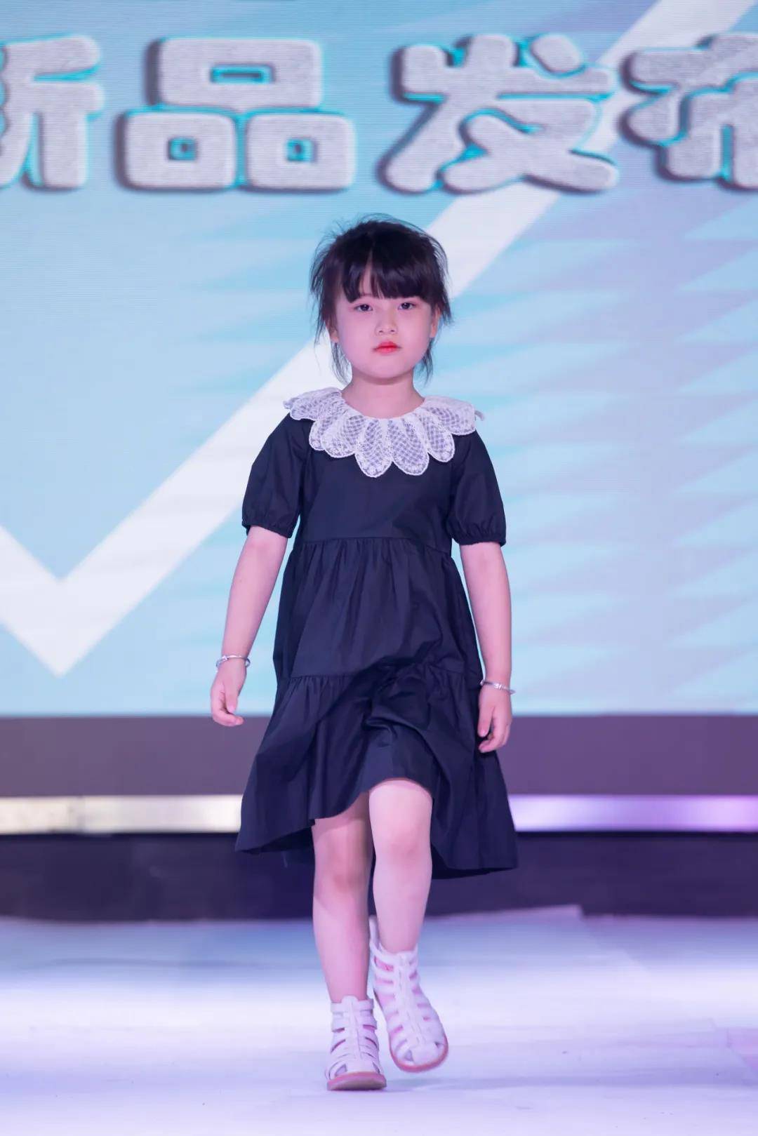 高冷中|【芭迪国际童模】(我是小麻豆)第一期寅佳童装广告拍摄