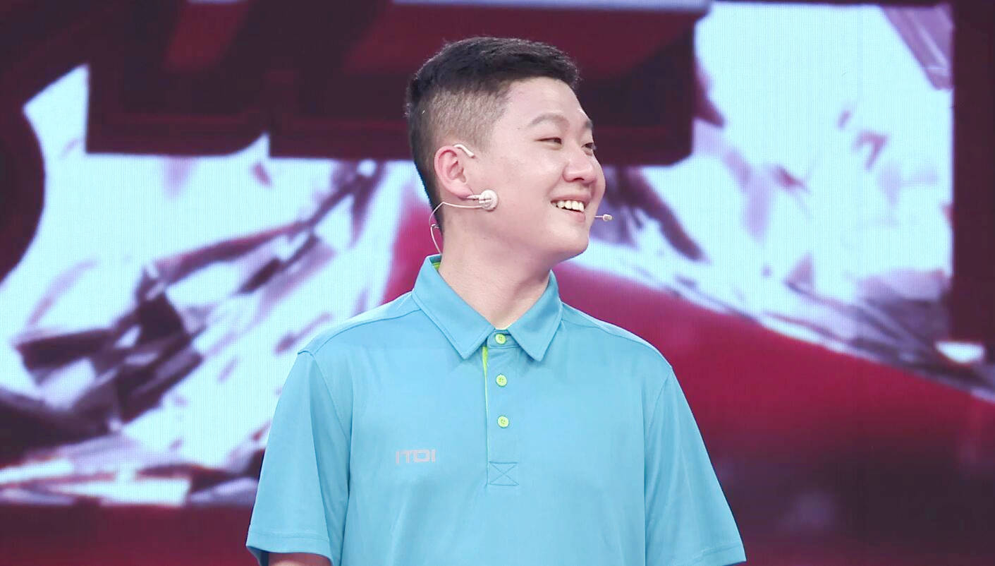 残运会|《幸福来敲门》“我的同桌是妈妈” 孤独症男孩由母亲陪读上学