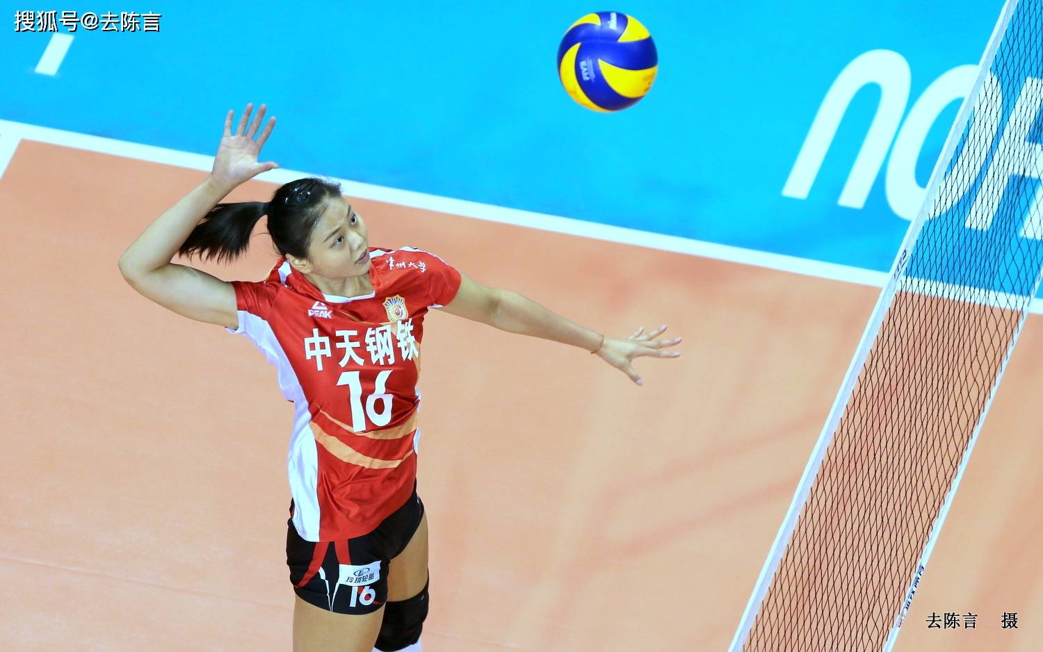 中国女排对阵俄奥委会队首发阵容