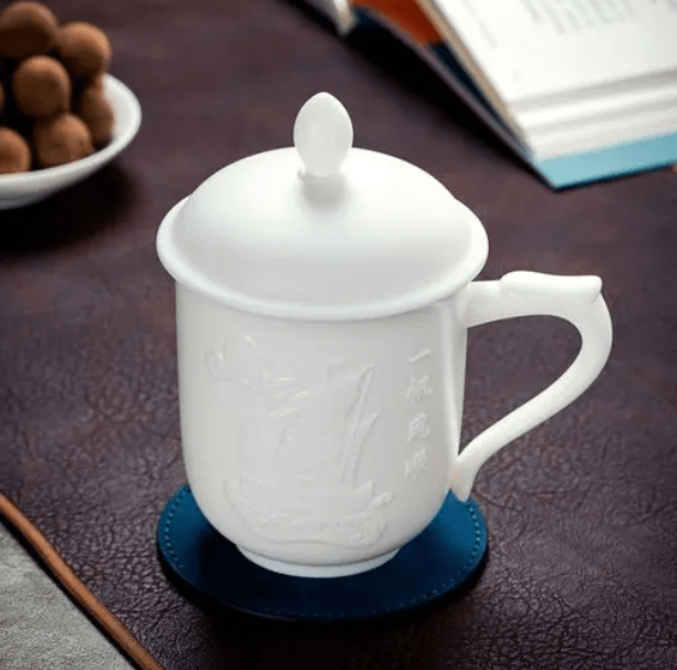 陶瓷杯总结:最好用无彩釉涂染的健康指数:★☆☆☆☆第二种:陶瓷杯上