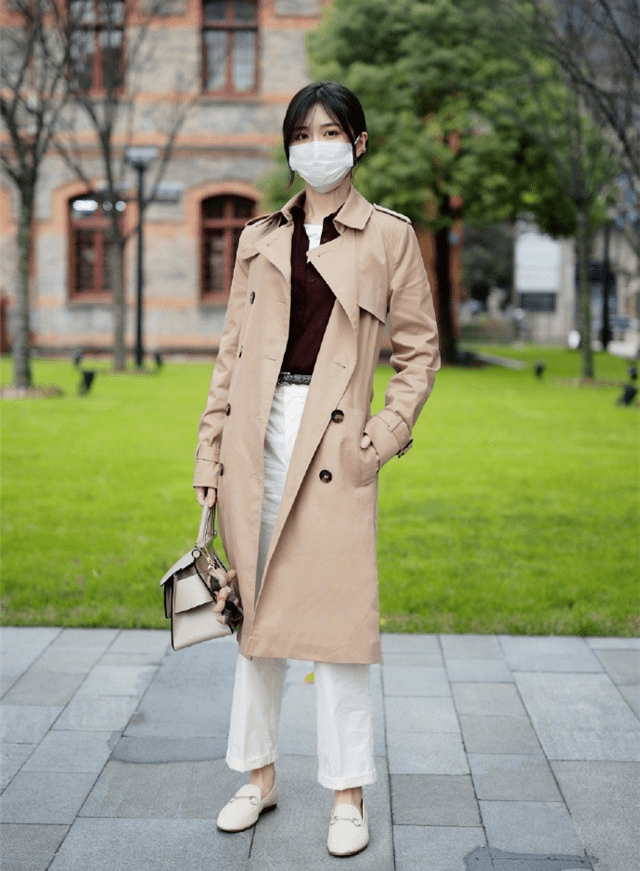 运动鞋|穿长风衣时，最好别配这2双鞋