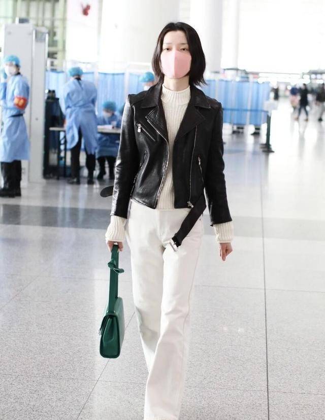感觉|杜鹃的气质一般人比不了,黑白look气场十足,走路带风太有型
