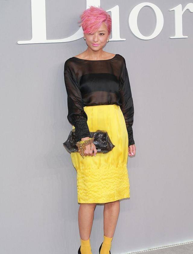 材质|陈奕迅的妻子真挺不一般的，肤色不白还要穿粉色，好在气质很高级