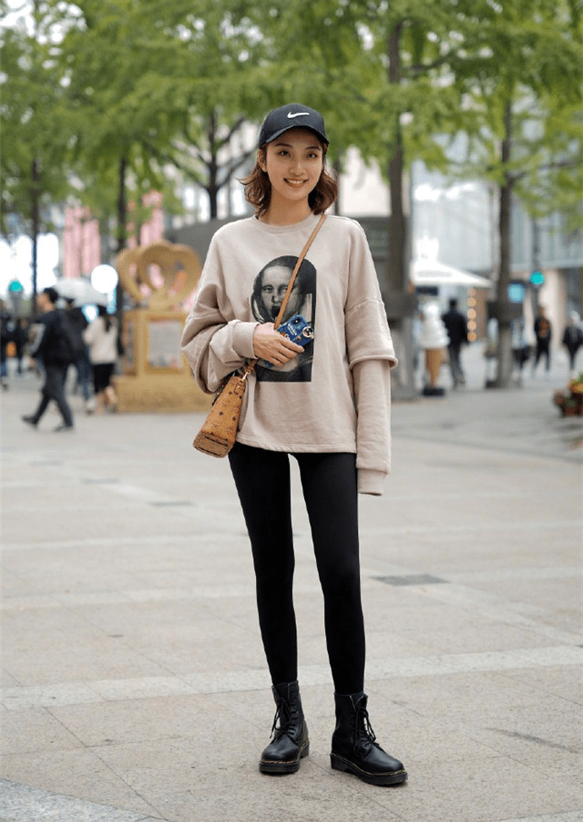 选项|“卫衣+短靴”，青春时尚又显瘦，太适合小个子了