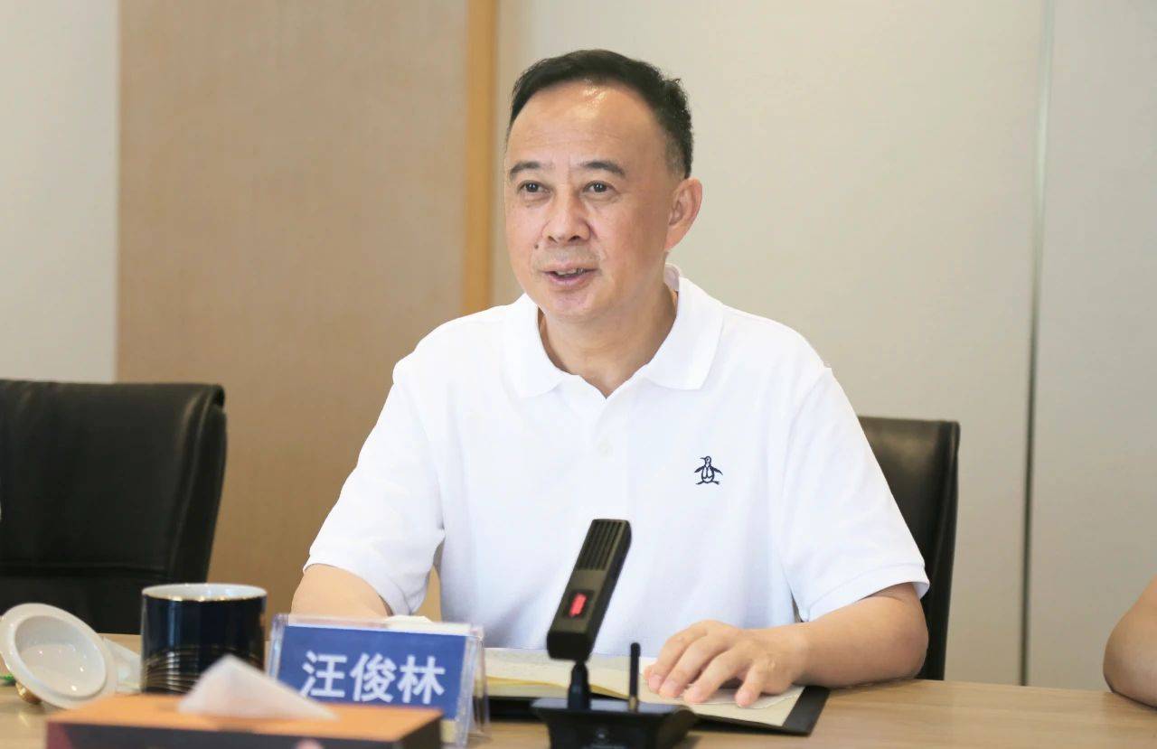 泸州市委副书记市长余先河调研郎酒肯定郎酒四个坚的精神