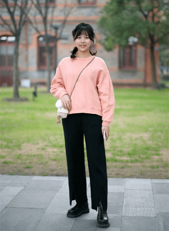 选项|“卫衣+短靴”，青春时尚又显瘦，太适合小个子了