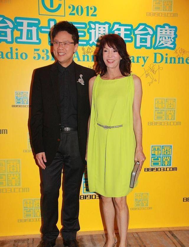 金色|有一种美丽叫郑裕玲,虽是57年的但没咋变样,穿荧光色也不显黑